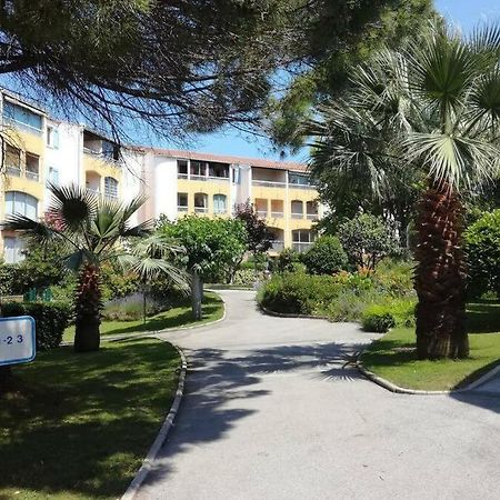 Appartement Tres Agreable Frejus Bagian luar foto