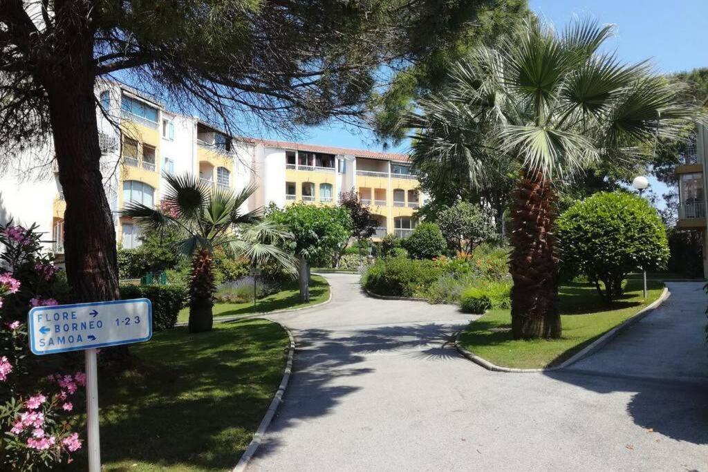 Appartement Tres Agreable Frejus Bagian luar foto